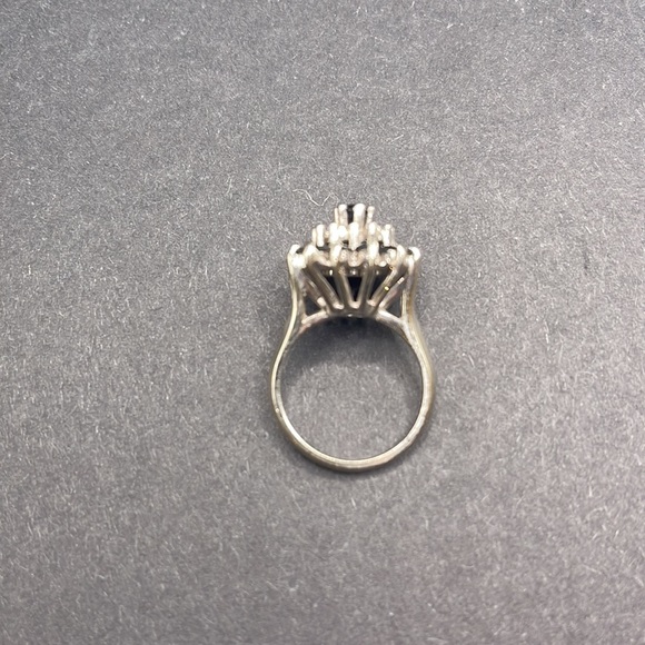 Vintage Diamond & Blue Sapphire Ring - Picture 5 of 6